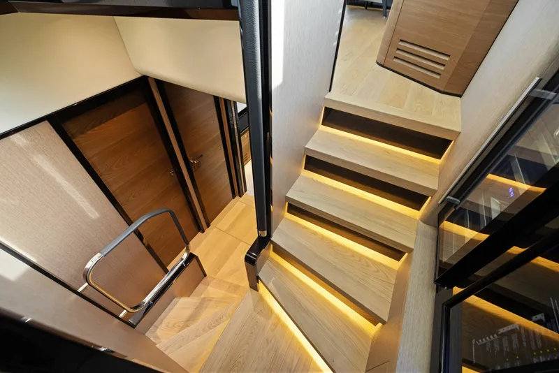 Slide: The Image of Absolute Navetta 64 2024 - 6000265