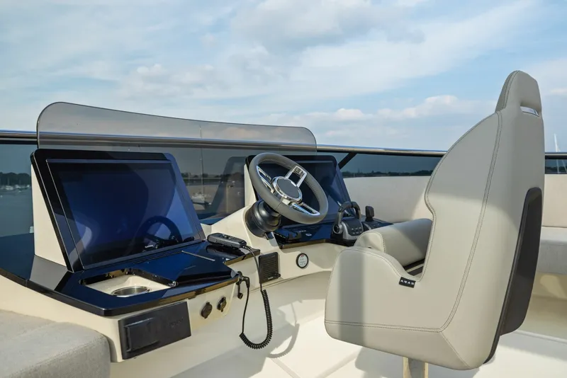 Slide: The Image of Absolute Navetta 64 2024 - 6000315