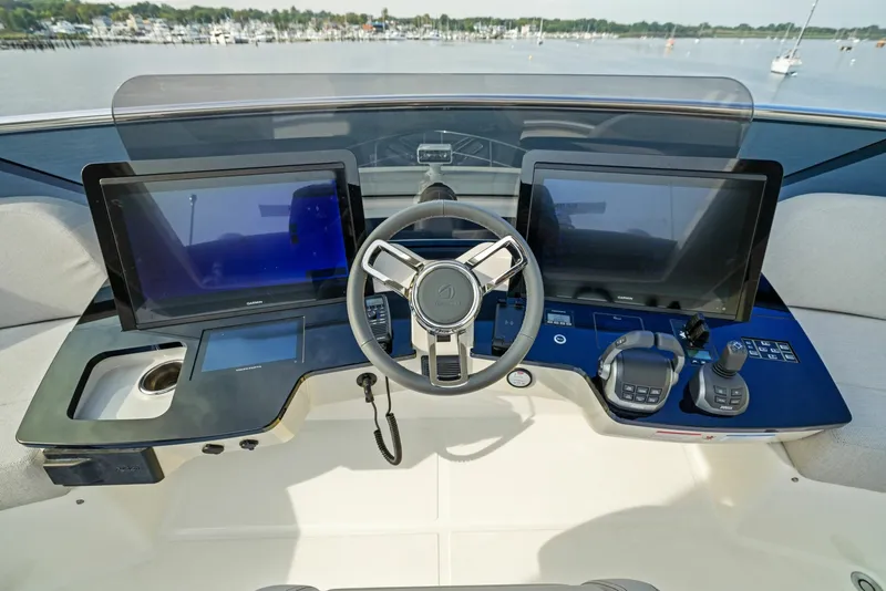 Slide: The Image of Absolute Navetta 64 2024 - 6000217