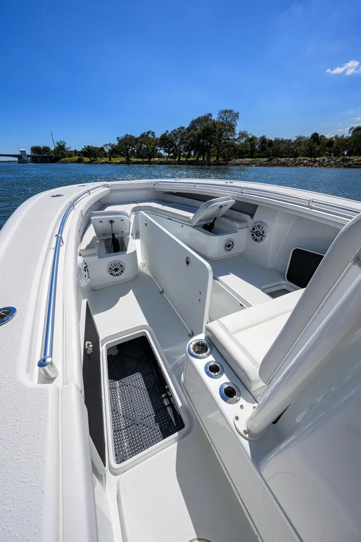 Slide: The Image of Yellowfin 34 Offshore 2023 - 6000030