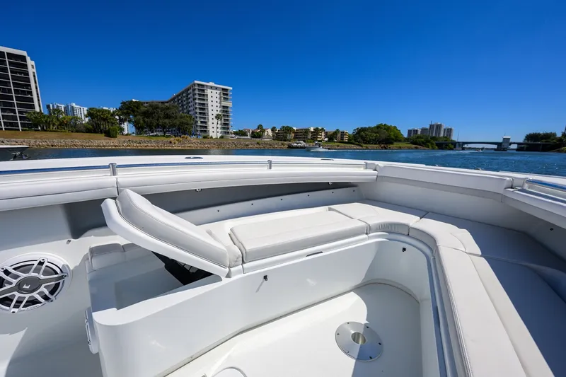 Slide: The Image of Yellowfin 34 Offshore 2023 - 6000021