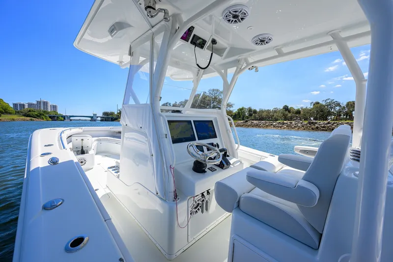 Slide: The Image of Yellowfin 34 Offshore 2023 - 6000058