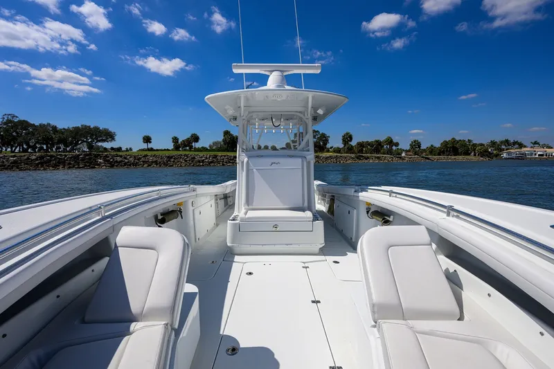 Slide: The Image of Yellowfin 34 Offshore 2023 - 6000025