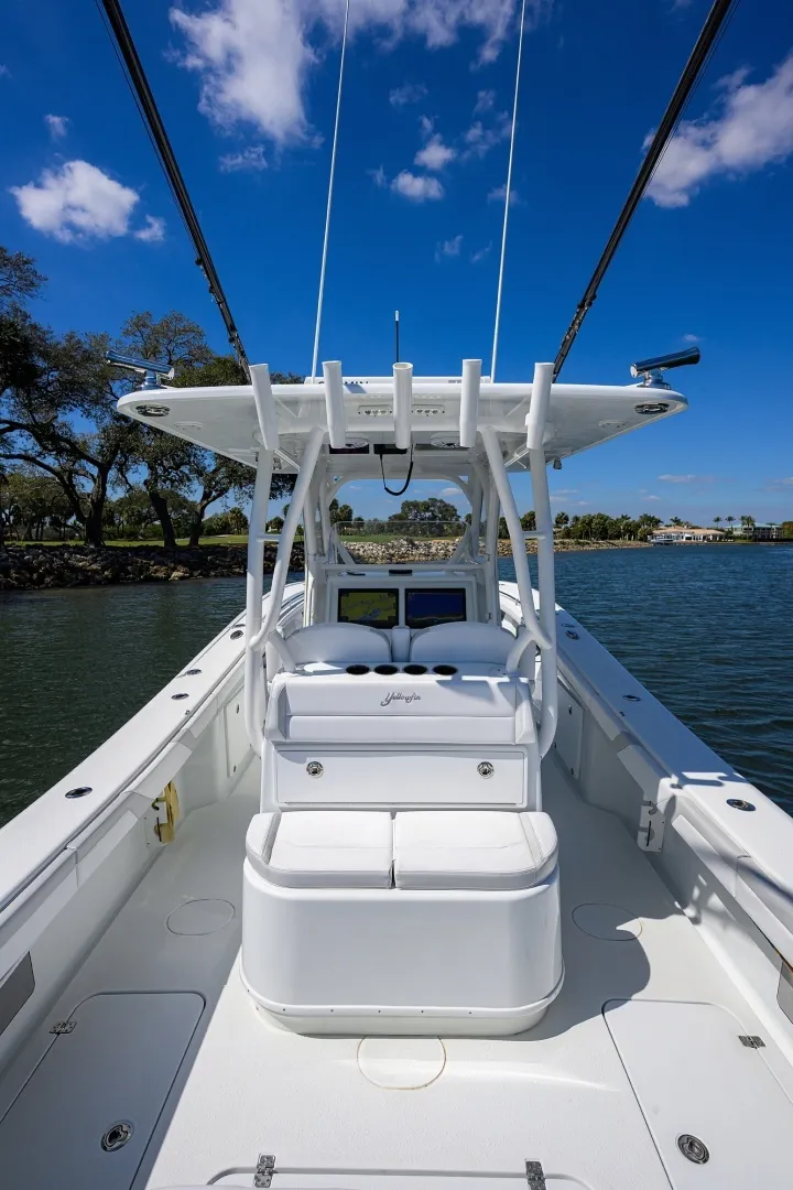 Slide: The Image of Yellowfin 34 - Cockpit 2023 Yellowfin 34 Offshore - 7680813