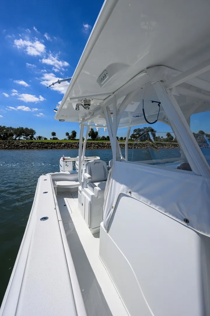 Slide: The Image of Yellowfin 34 - Helm Seating 2023 Yellowfin 34 Offshore - 7680810