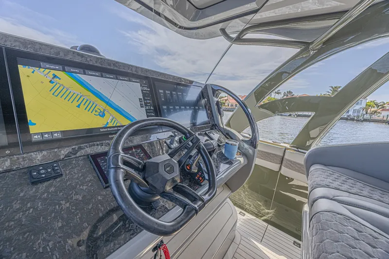 Slide: The Image of Midnight Express 52 Vitesse 2025 - 6055372