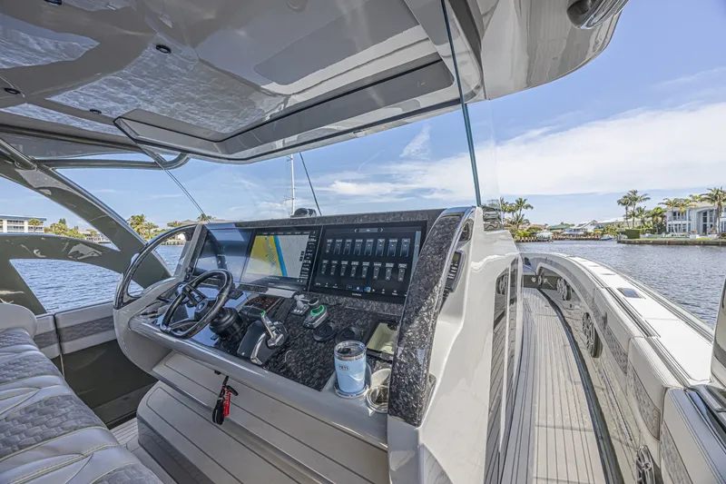 Slide: The Image of Midnight Express 52 Vitesse 2025 - 6055373