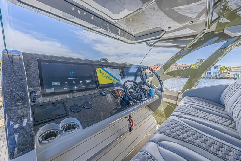 Slide: The Image of Midnight Express 52 Vitesse 2025 - 6055374