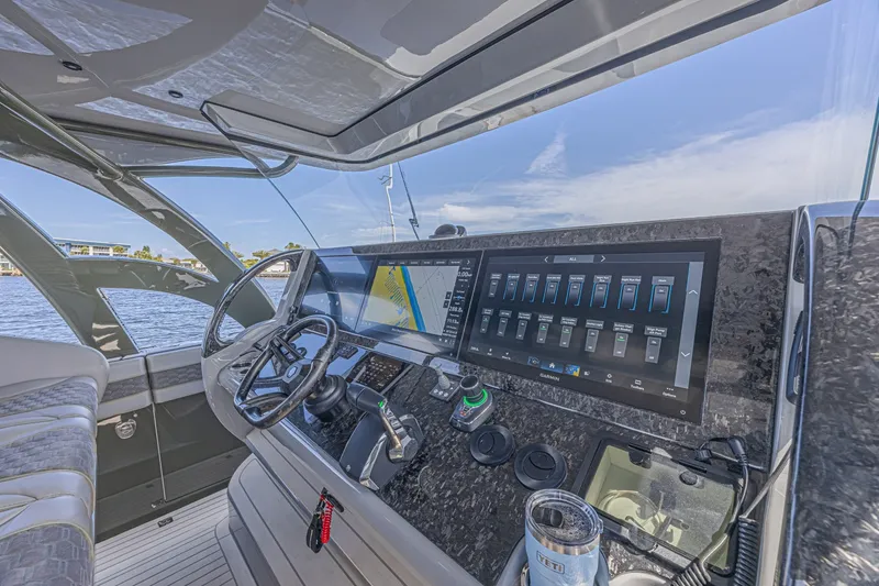 Slide: The Image of Midnight Express 52 Vitesse 2025 - 6055375