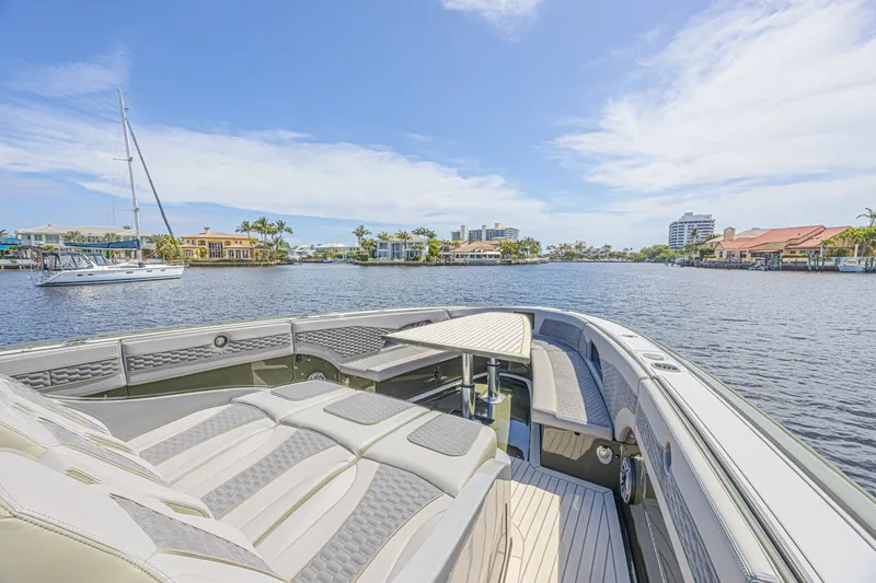 Slide: The Image of Midnight Express 52 Vitesse 2025 - 6055378