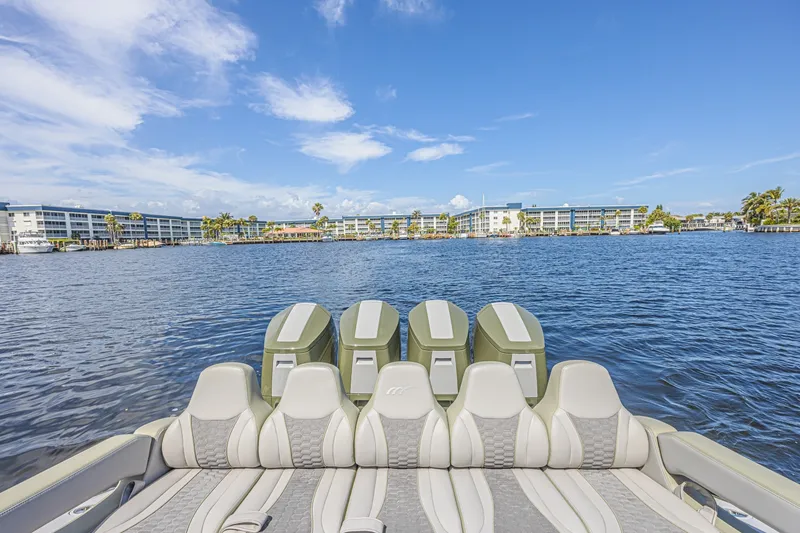 Slide: The Image of Midnight Express 52 Vitesse 2025 - 6055387