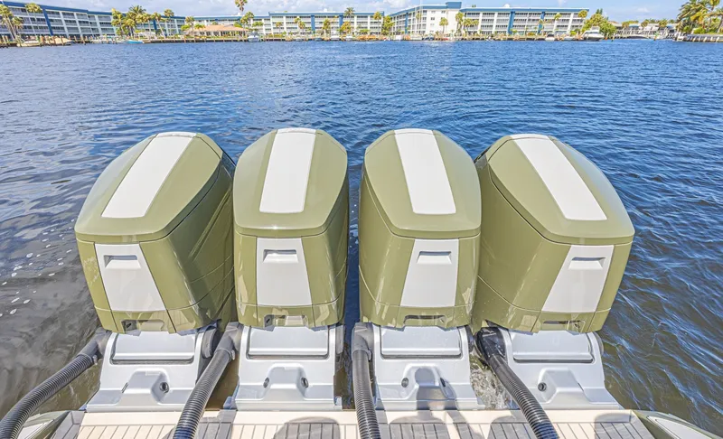 Slide: The Image of Midnight Express 52 Vitesse 2025 - 6055388