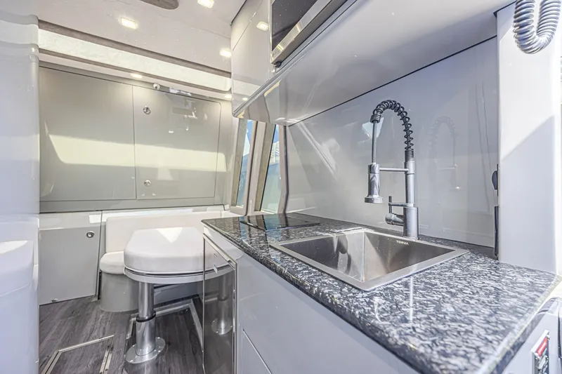 Slide: The Image of Midnight Express 52 Vitesse 2025 - 6055390