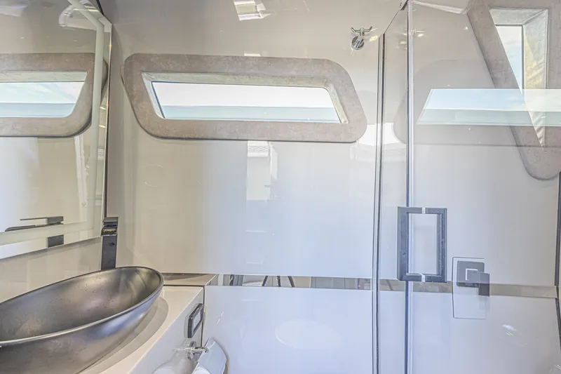 Slide: The Image of Midnight Express 52 Vitesse 2025 - 6055394