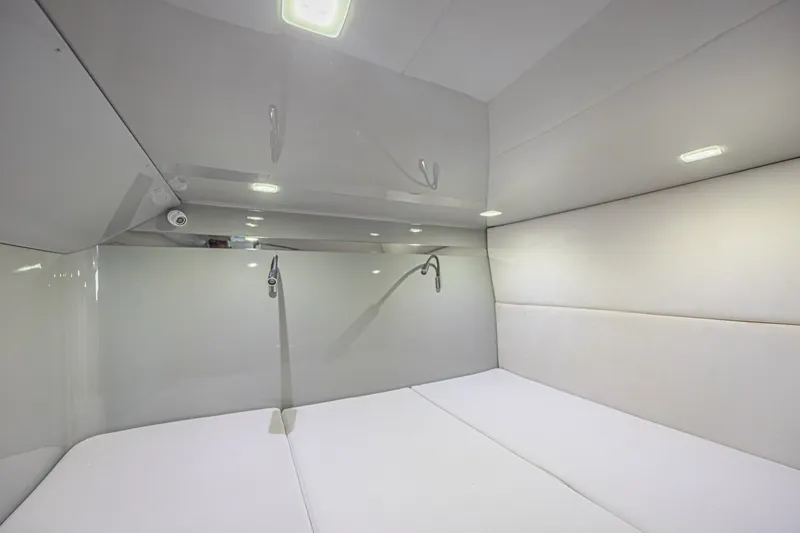 Slide: The Image of Midnight Express 52 Vitesse 2025 - 6055399