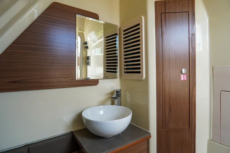 Slide: The Image of Chris-Craft 31 Catalina 2026 - 6002336