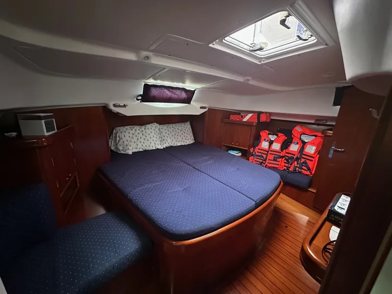 Slide: The Image of Beneteau 42 CC 2005 - 6000456