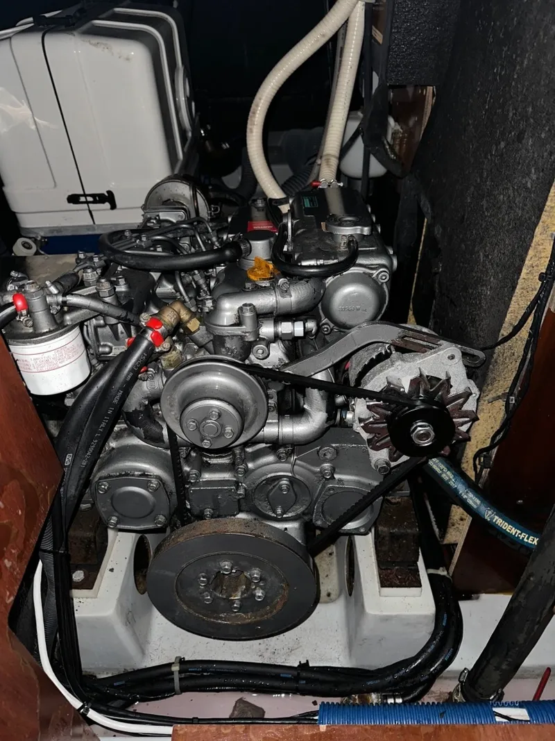 Slide: The Image of Beneteau 42 CC 2005 - 6000466