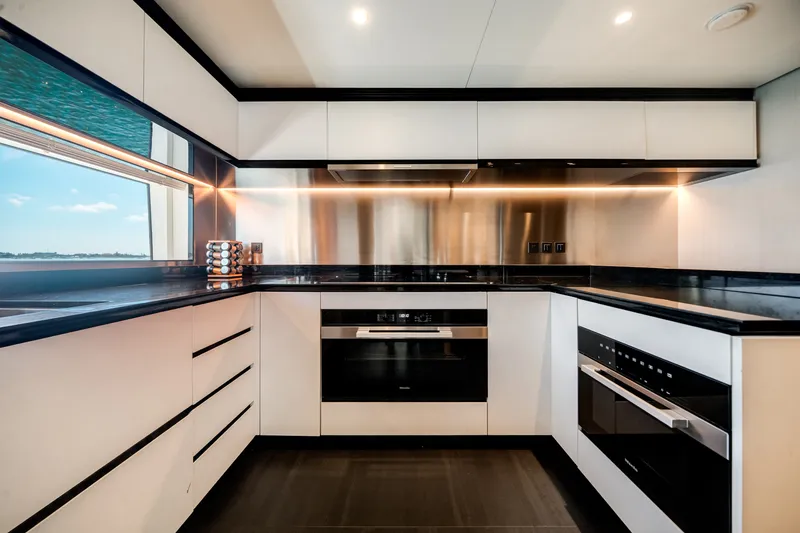 Slide: The Image of Azimut AZ36 2024 - 6000659