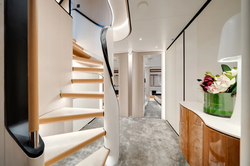 Slide: The Image of Azimut AZ36 2024 - 6000683