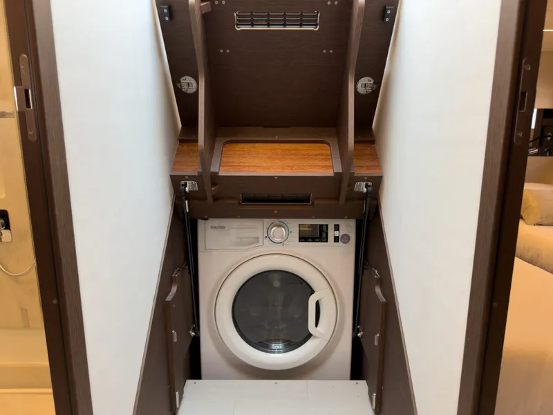 Slide: The Image of Prestige 520 2023 - 6014580