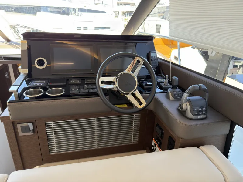 Slide: The Image of Prestige 520 2023 - 6014583