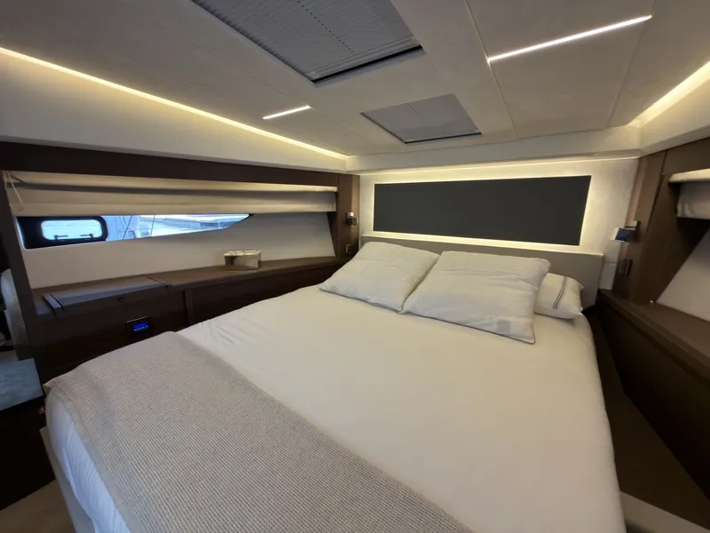 Slide: The Image of Prestige 520 2023 - 6014584