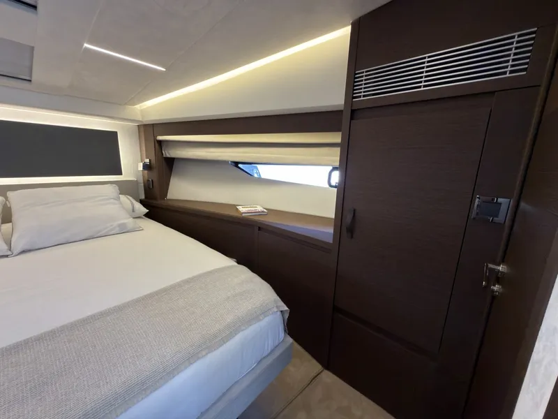 Slide: The Image of Prestige 520 2023 - 6014585