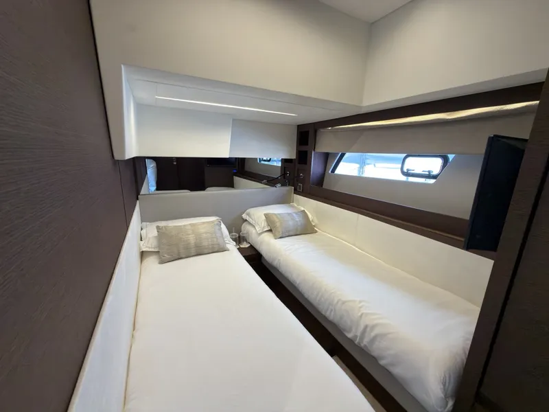 Slide: The Image of Prestige 520 2023 - 6014586