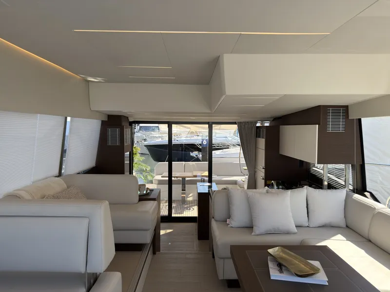 Slide: The Image of Prestige 520 2023 - 6014588