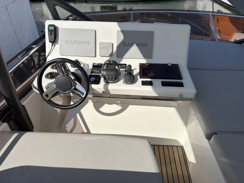 Slide: The Image of Prestige 520 2023 - 6014590