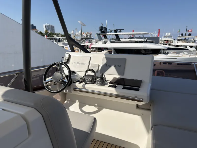 Slide: The Image of Prestige 520 2023 - 6014591