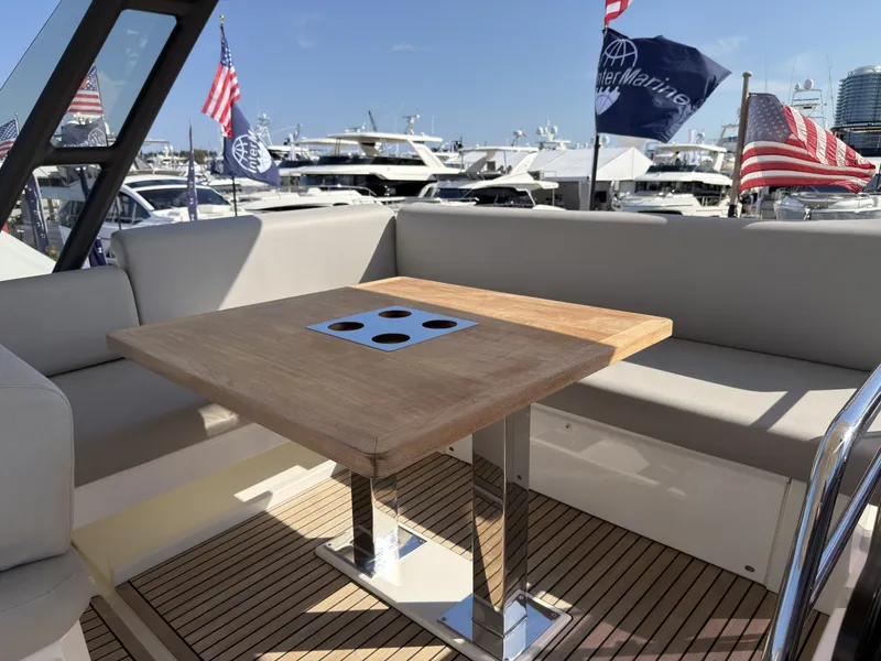 Slide: The Image of Prestige 520 2023 - 6014592