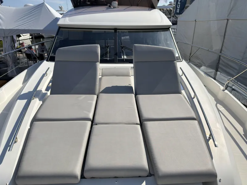 Slide: The Image of Prestige 520 2023 - 6014595