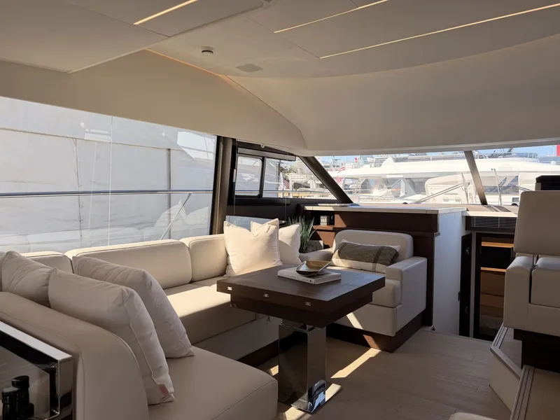 Slide: The Image of Prestige 520 2023 - 6014570