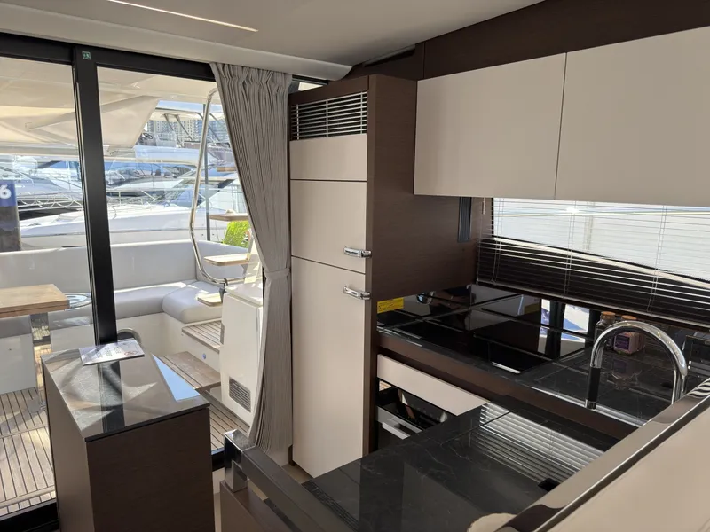 Slide: The Image of Prestige 520 2023 - 6014573