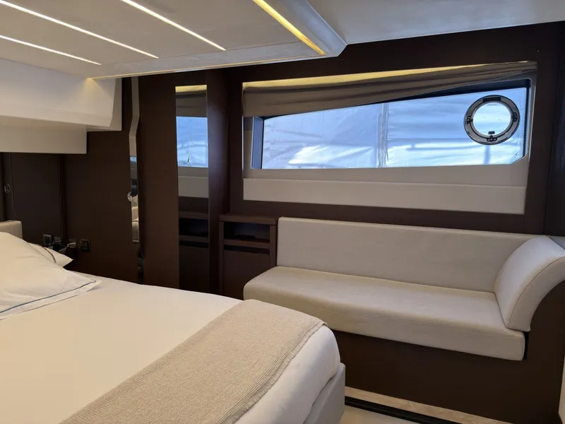 Slide: The Image of Prestige 520 2023 - 6014576