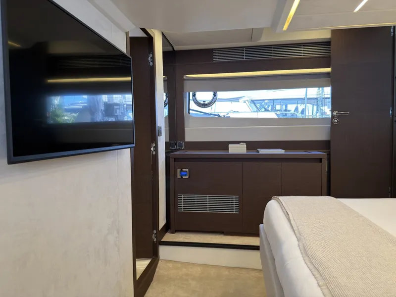 Slide: The Image of Prestige 520 2023 - 6014577