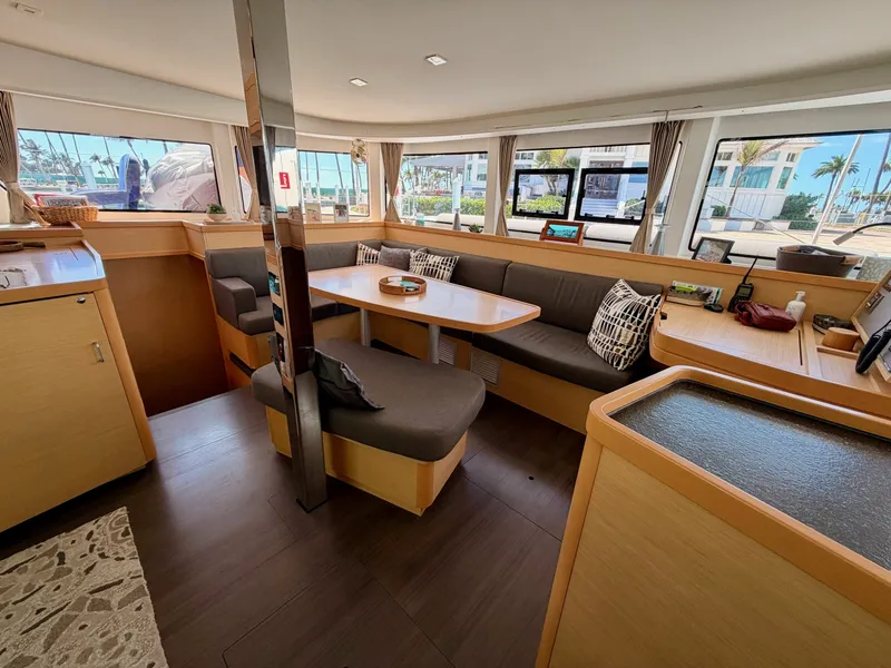 Slide: The Image of Lagoon 42 2020 - 6001790