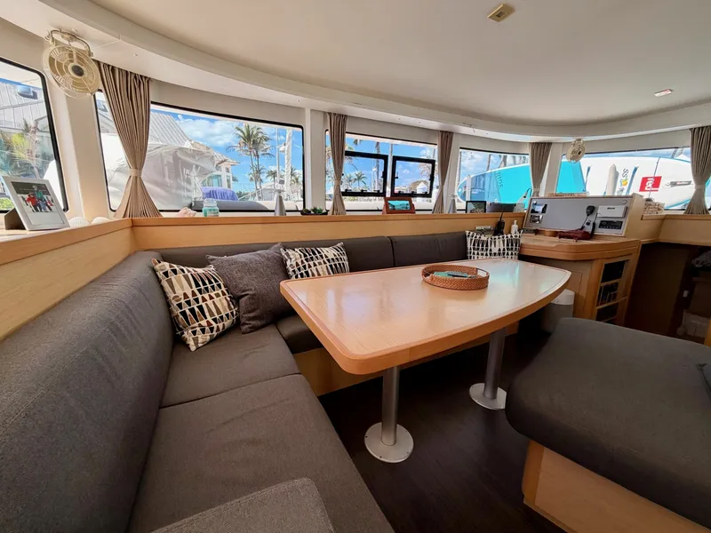 Slide: The Image of Lagoon 42 2020 - 6001785