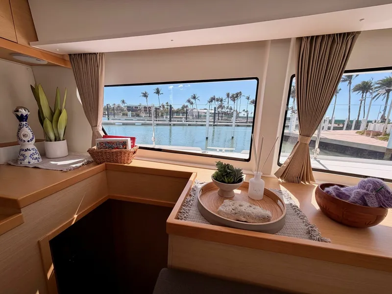 Slide: The Image of Lagoon 42 2020 - 6001787