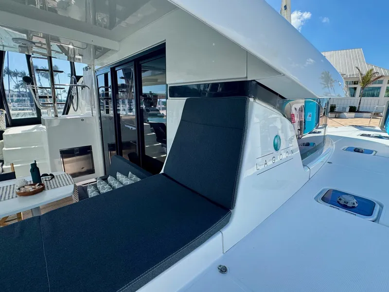 Slide: The Image of Lagoon 42 2020 - 6001793