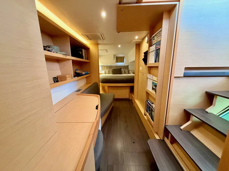 Slide: The Image of Lagoon 42 2020 - 6001772