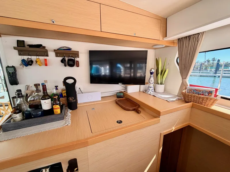 Slide: The Image of Lagoon 42 2020 - 6001788