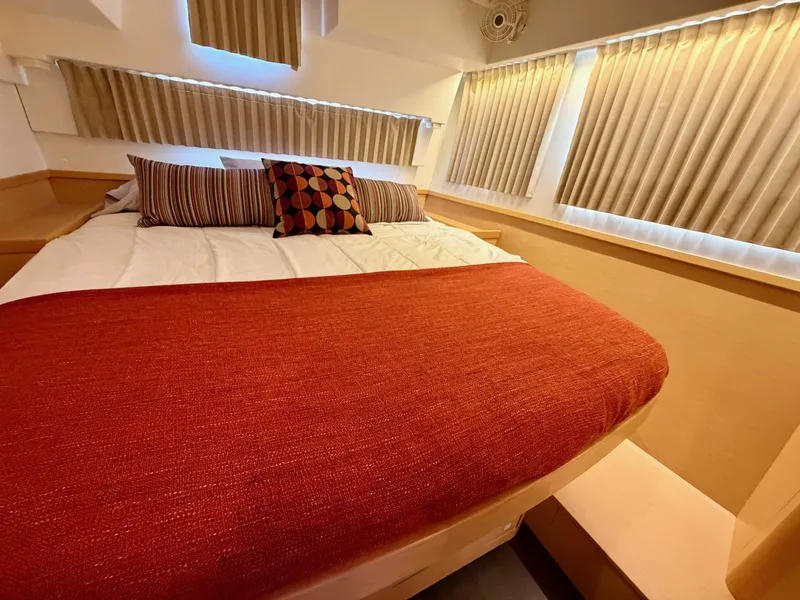 Slide: The Image of Lagoon 42 2020 - 6001781