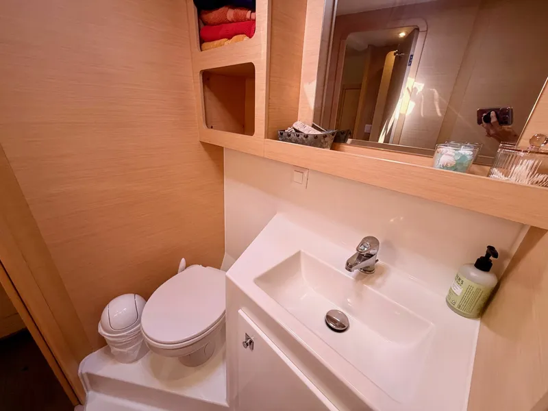 Slide: The Image of Lagoon 42 2020 - 6001783