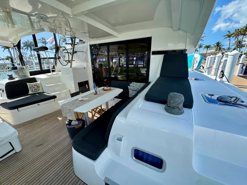 Slide: The Image of Lagoon 42 2020 - 6001795