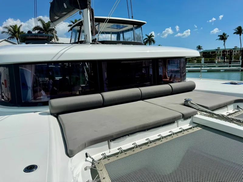 Slide: The Image of Lagoon 42 2020 - 6001801