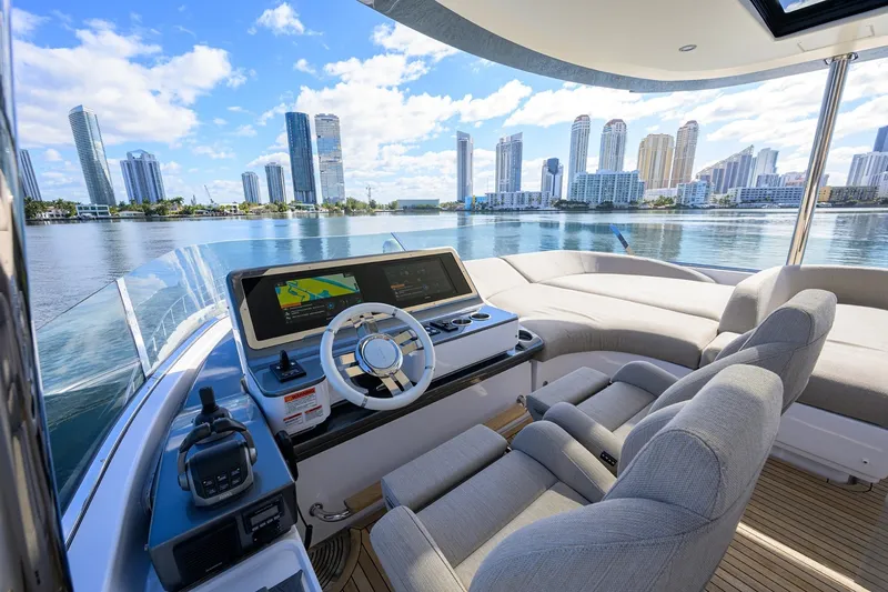 Slide: The Image of Azimut 78 - DT78 - Flybridge Helm 2024 Azimut 78 Fly - DT78 - 7674034