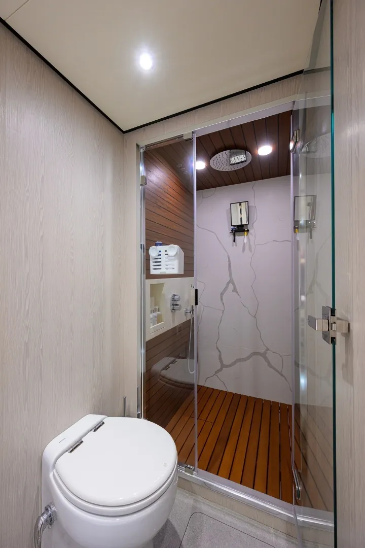 Slide: The Image of Azimut 78 - DT78 - Forward Head 2024 Azimut 78 Fly - DT78 - 7674002